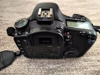 Canon EOS 7D - 2