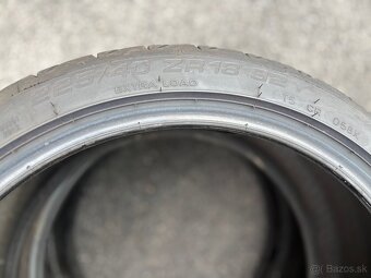 225/40R18 - 2