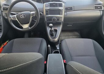 Toyota Verso 2.0-1.MAJ.-NÍZKÉ KM-7 MÍST - 2