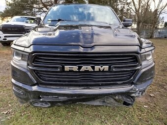 Dodge RAM 5.7 V8 , 4X4 , LARAMIE , max vybava , rok 2022 - 2