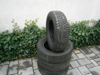Predám 4x zimné pneu Bridgestone 205/65 R16 95HXL - 2