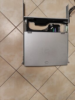Predám HP TFT7600 + 16p switch - 2