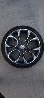 ŠKODA XTREM RS R19 ET51 7.5J 5x112 57.1 225/35
- 2
