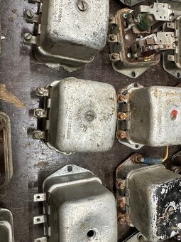 Predám skrinkový regulátor napatia JAWA ČZ 175 250 350 - 2