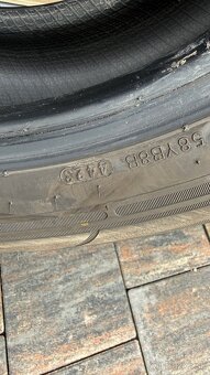Predám 4 letné gumy Kumho 215/60 R17 C - 2