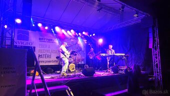 Prenajom pódia s prestrešením - 2