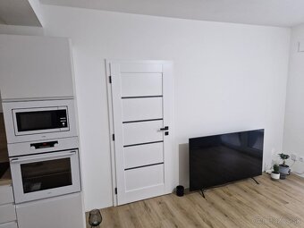 Kuchynska linka,dvere,podlaha - 2