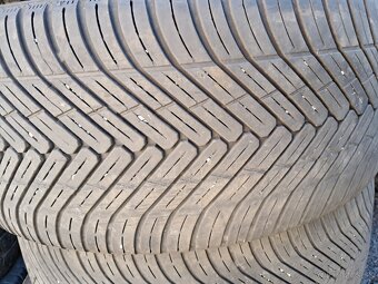235/45 R19 letne - 2