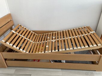 Posteľ s polohovatelnym rostom - 2