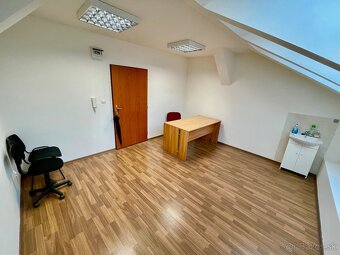 Priestor - 17,5 m2 - Moyzesova ul. s umývadlom - 2