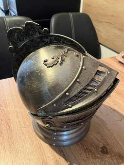 Hrajuca helma - 2