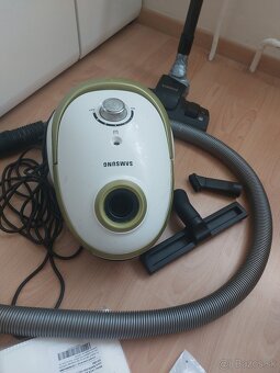 Vysávač zn. Samsung - 2