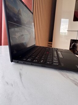 Superlahky takmer novy Lenovo X1 Nano i5-11g 16GB - iba 900g - 2