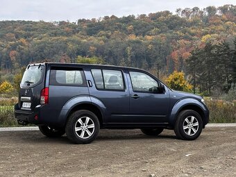 Nissan Pathfinder - 2