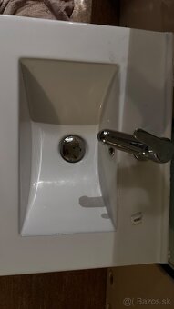 Skrinka pod umývadlo s umyvadlom a batériou - 2