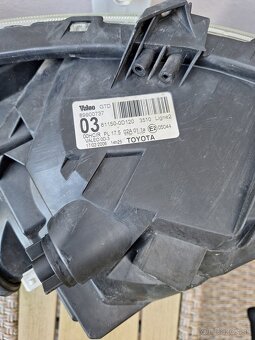 Predné svetlomety Toyota YARIS 2006 XP9 - 2