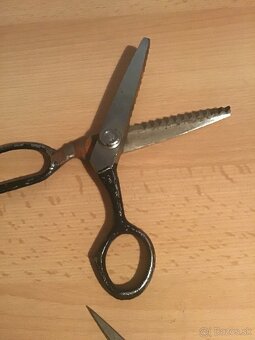 STARé HRDZAVé NOžNICE - 2