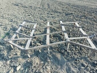 Staré pluhy,brány,sejačka,valec... - 2