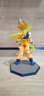 Dragon Ball Son Goku Super Saiyan - 2