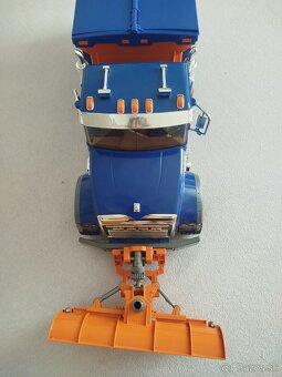 Bruder cestárske auto. - 2