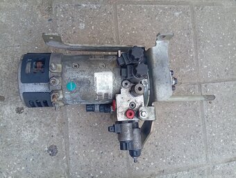 Predám tieto dve hydraulické jednotky - 2