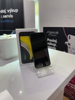 Apple iPhone SE 2020 64GB Black Batéria 100% - 2