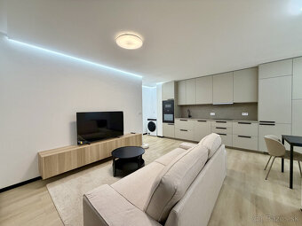 2 - izbový byt v úplnom centre - 2