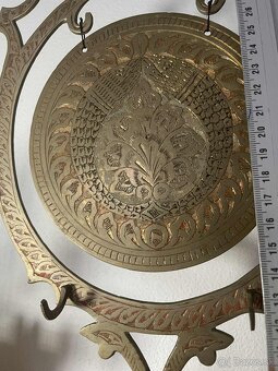 Mosadzný zdobený malý gong. - 2