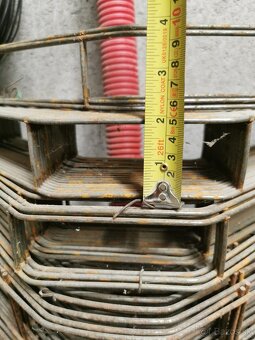 Kovový dištančný had - 2