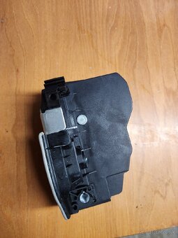 Zámok dverí šoféra bmw e90 predfc nový nepoužitý - 2