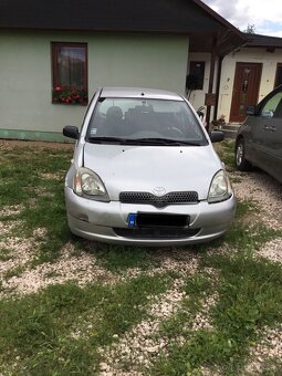 Toyota Yaris 1 - 2