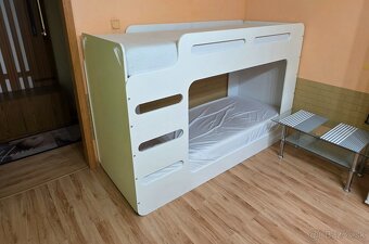 POSCHODOVA POSTEL - 2