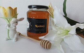 Výborný včelí m e d í k - 2