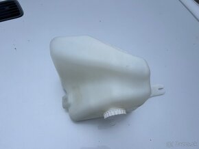 Nádobka na vodu lada kalina 1118-5208102 - 2