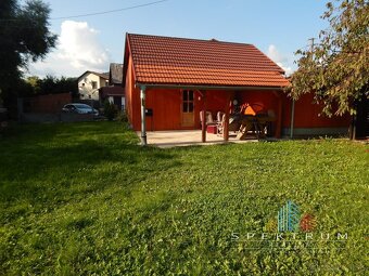 SPEKTRUM REALITY- Na Predaj chata s garážou - 301 m2, Tuži - 2