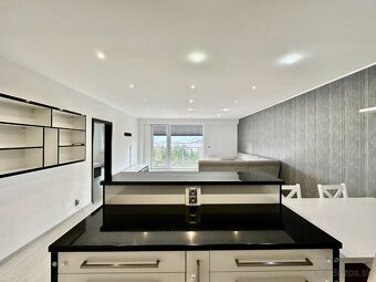 Luxusný 2-izbový byt s krásnym výhľadom na mesto a vnútorným - 2