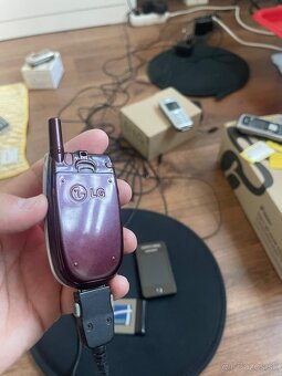 LG C1200 Red Vintage telefón - 2