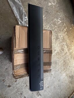 Duster II 17- lišta dveri P.predná , ľavá zadná cena za ks - 2