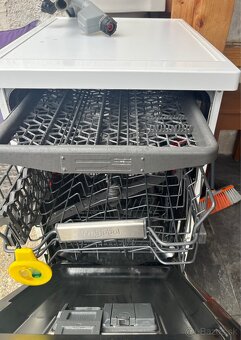 Umývačka riadu Whirlpool biela - 2