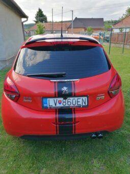 Peugeot 1.2 benzín,manuál - 2