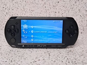 PSP + ADAPTER + 2GB CARD / PSP-E1004 PLAYSTATION PORTABLE - 2