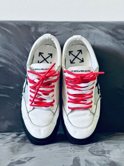Off-white SBVulcanized 43 - 2