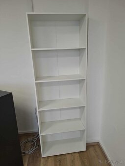 Vysoka kniznica - biely policovy regal - 2