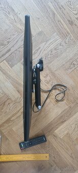 Televízor a držiak na televízor - 2