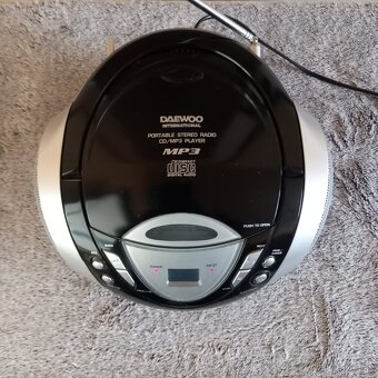 Predám DAEWOO PORTABLE STEREO RÁDIO, CD/MP3 - 2