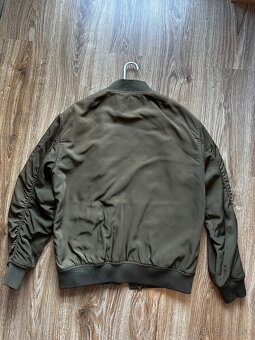 Bomber Bershka // Veľkosť: M - 2