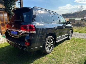 Toyota Land Cruiser 200 Premium - 2