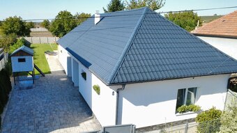 Moderný rodinný dom s bazénom a vínnou atmosférou – Strekov - 2