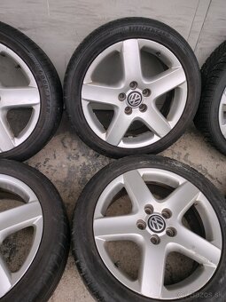 4ks alu disky orig. Vw 5x112 R17 pneu 225/45 R17 4mm - 2