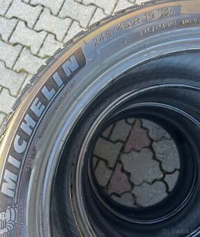 245/45 R19 Zimne Michelin 4ks - 2